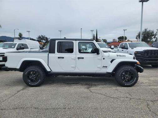 2026 Jeep Gladiator Sport