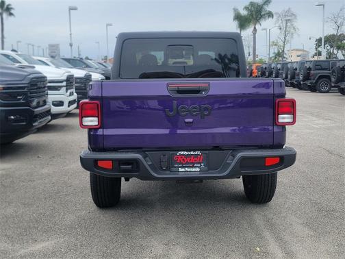 2026 Jeep Gladiator Sport