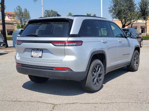 2024 Jeep Grand Cherokee Laredo