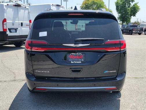 2025 Chrysler Pacifica Hybrid Pinnacle