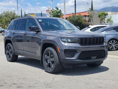 2025 Jeep Grand Cherokee Laredo