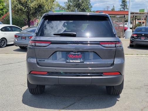 2025 Jeep Grand Cherokee Laredo