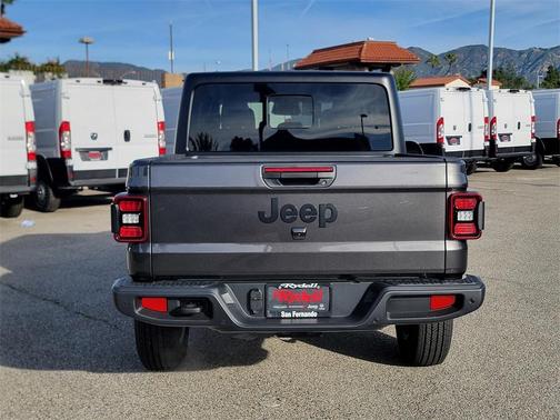2026 Jeep Gladiator Sport