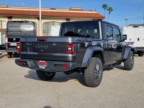 2026 Jeep Gladiator Sport