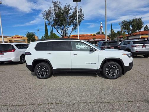 2026 Jeep Cherokee Laredo