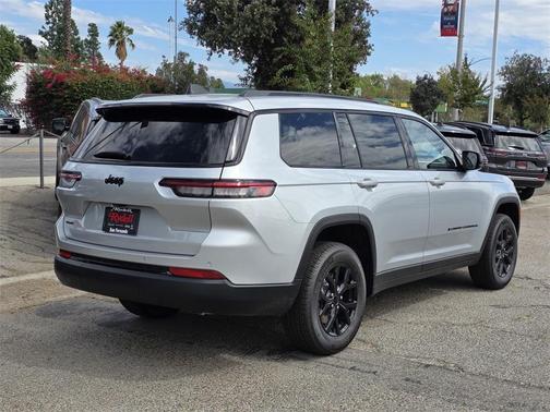 2025 Jeep Grand Cherokee L Laredo