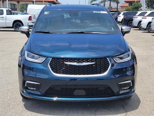 2025 Chrysler Pacifica Hybrid Pinnacle