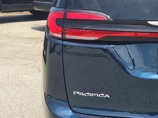 2025 Chrysler Pacifica Hybrid Pinnacle