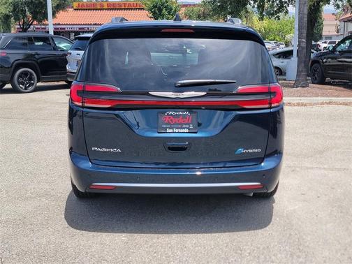 2025 Chrysler Pacifica Hybrid Pinnacle