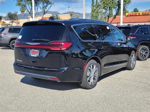 2026 Chrysler Pacifica Pinnacle