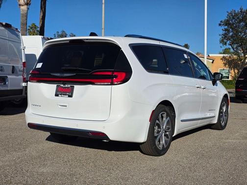 2026 Chrysler Pacifica Pinnacle