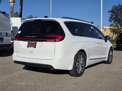 2026 Chrysler Pacifica Pinnacle