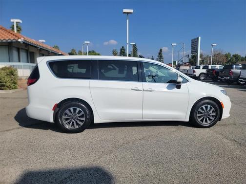 2023 Chrysler Pacifica Hybrid Touring L