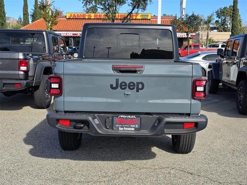 2026 Jeep Gladiator Sport