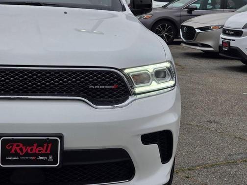 White 2023 Dodge Durango SXT