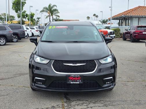 Black 2023 Chrysler Pacifica Touring-L