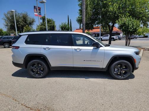 2025 Jeep Grand Cherokee L Laredo