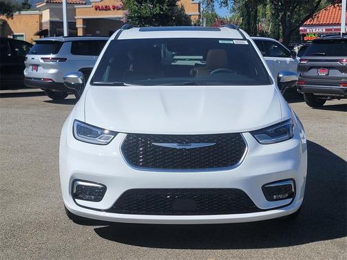 2025 Chrysler Pacifica Hybrid Pinnacle