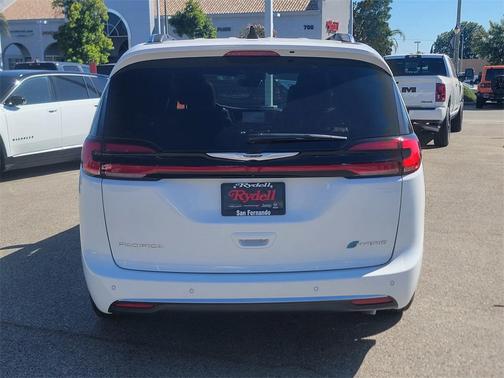 2025 Chrysler Pacifica Hybrid Pinnacle