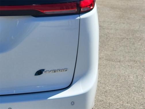 2025 Chrysler Pacifica Hybrid Pinnacle