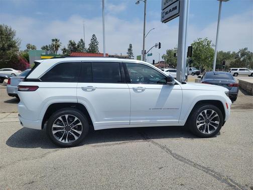 2022 Jeep Grand Cherokee Overland