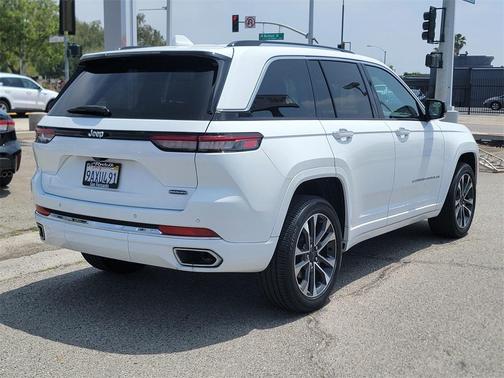 2022 Jeep Grand Cherokee Overland