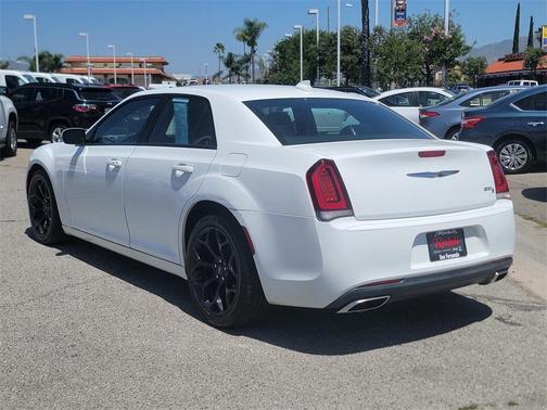 2019 Chrysler 300 S