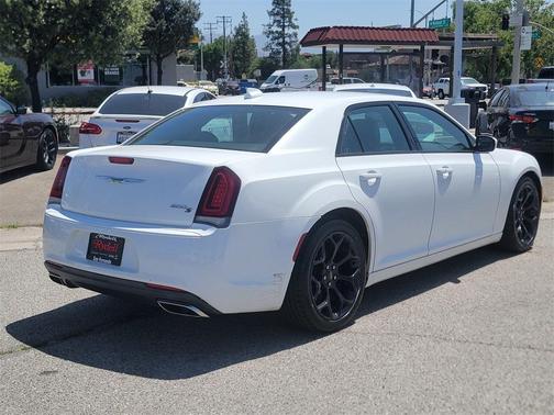 2019 Chrysler 300 S