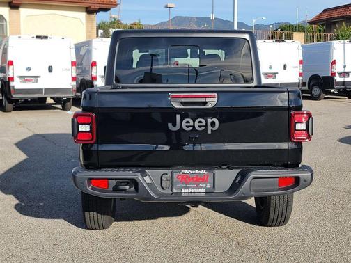 2026 Jeep Gladiator Sport