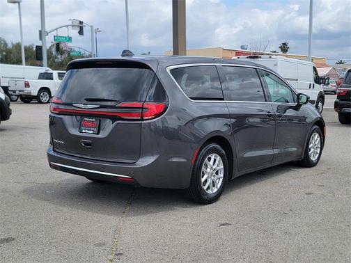 2023 Chrysler Pacifica Touring-L