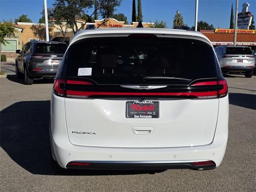 2026 Chrysler Pacifica Pinnacle