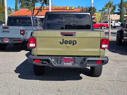 2026 Jeep Gladiator Sport
