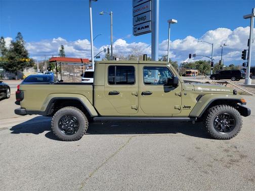2025 Jeep Gladiator Sport