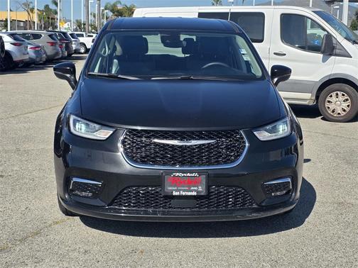 2023 Chrysler Pacifica Touring-L