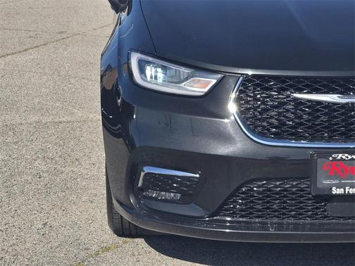 2023 Chrysler Pacifica Touring-L