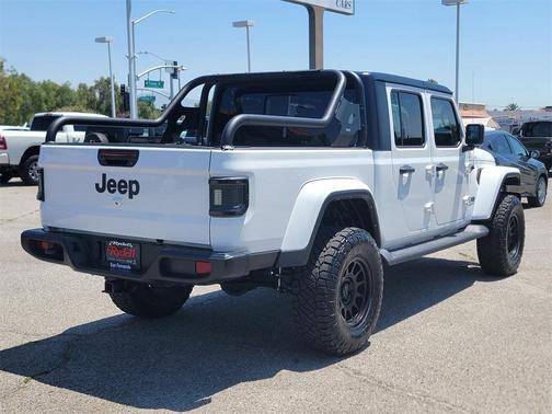 2022 Jeep Gladiator Sport