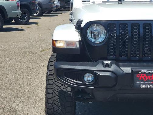 2022 Jeep Gladiator Sport