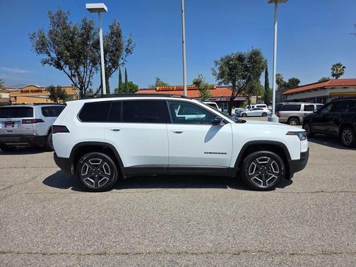 2026 Jeep Cherokee Sport