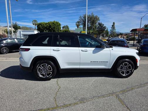 2022 Jeep Grand Cherokee 4xe Trailhawk