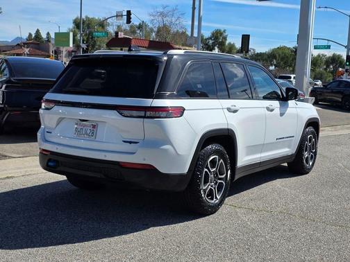 2022 Jeep Grand Cherokee 4xe Trailhawk