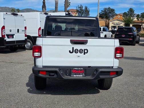 2026 Jeep Gladiator Sport