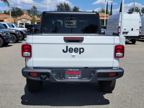 2025 Jeep Gladiator Sport