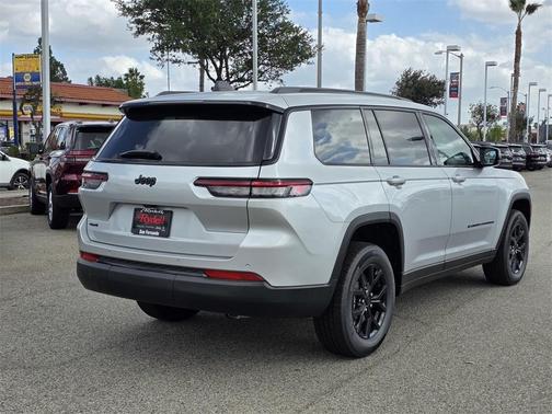 2025 Jeep Grand Cherokee L Laredo