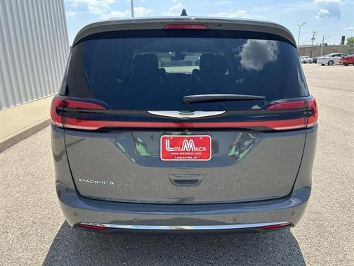 2022 Chrysler Pacifica Touring-L
