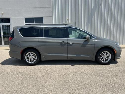 2022 Chrysler Pacifica Touring-L