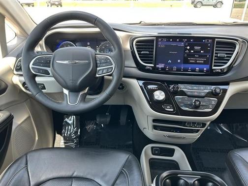 2022 Chrysler Pacifica Touring-L