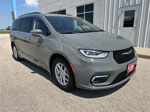 2022 Chrysler Pacifica Touring-L