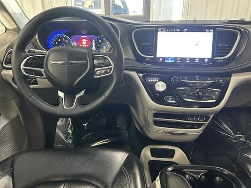 2022 Chrysler Pacifica Touring-L