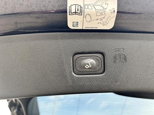 Black 2019 Ford Edge SEL