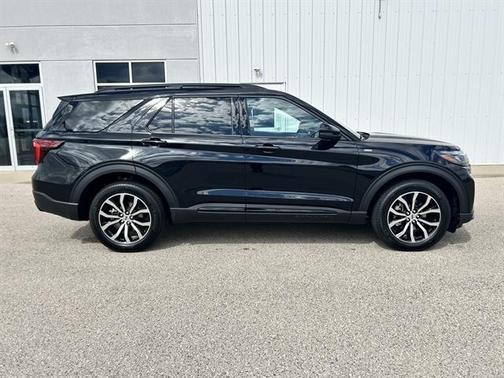 Black 2026 Ford Explorer ST-Line